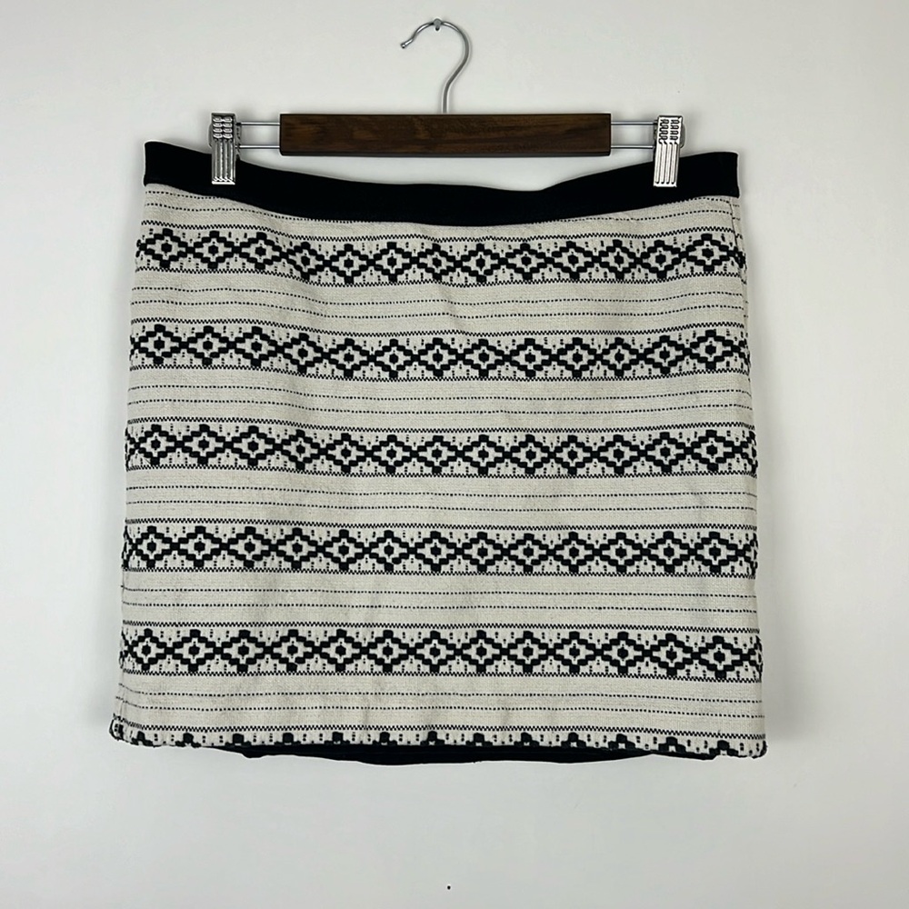 Gap ‘Go West’ mini skirt ivory and black Aztec design 12R